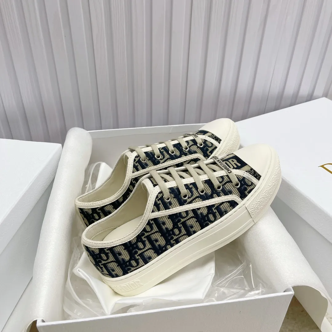 👟👟Ex-factory price 480👟👟 Women's Shoes Women's Clothing Women's Shoes Factory Ready-made high-quality Dior (Dior) flat sneakers with fully embroidered iconic patterns 👟👟 Women's Shoes Women's Clothing ♦️Top quality in the market🎗Hot model in foreign counters🎗Non-common imitation version in the market🎗🔳The fabric is made of Italian🇮🇹imported fabrics❗️Embroidered upper, original mold injection Logo frosted five-pointed star outsole🔳Inside imported lambskin + high elasticity injection molding mold Logo foam feet Code number: 35 to 42